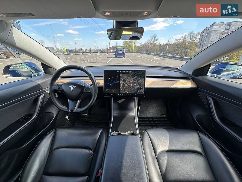 Седан Tesla Model 3 2020 в Чернигове