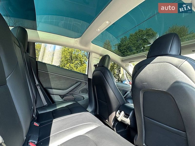 Седан Tesla Model 3 2020 в Киеве