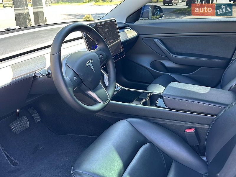 Седан Tesla Model 3 2020 в Киеве