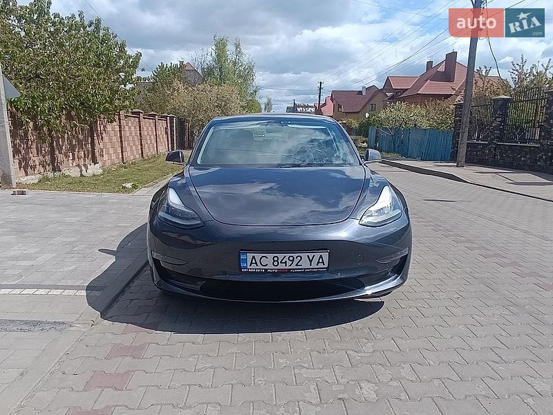 Седан Tesla Model 3 2018 в Луцке