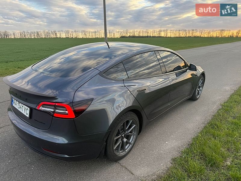 Седан Tesla Model 3 2022 в Києві