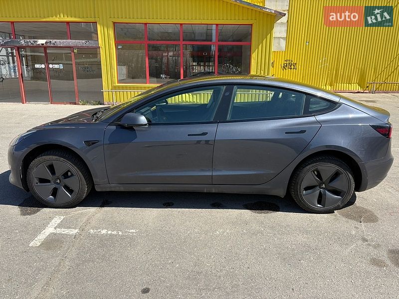 Седан Tesla Model 3 2022 в Кропивницком