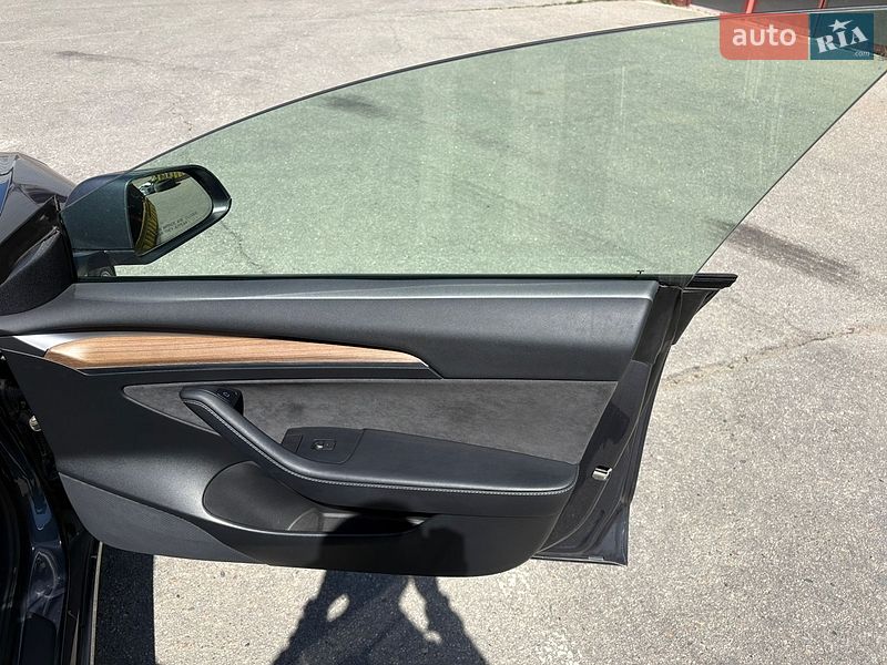 Седан Tesla Model 3 2022 в Кропивницком
