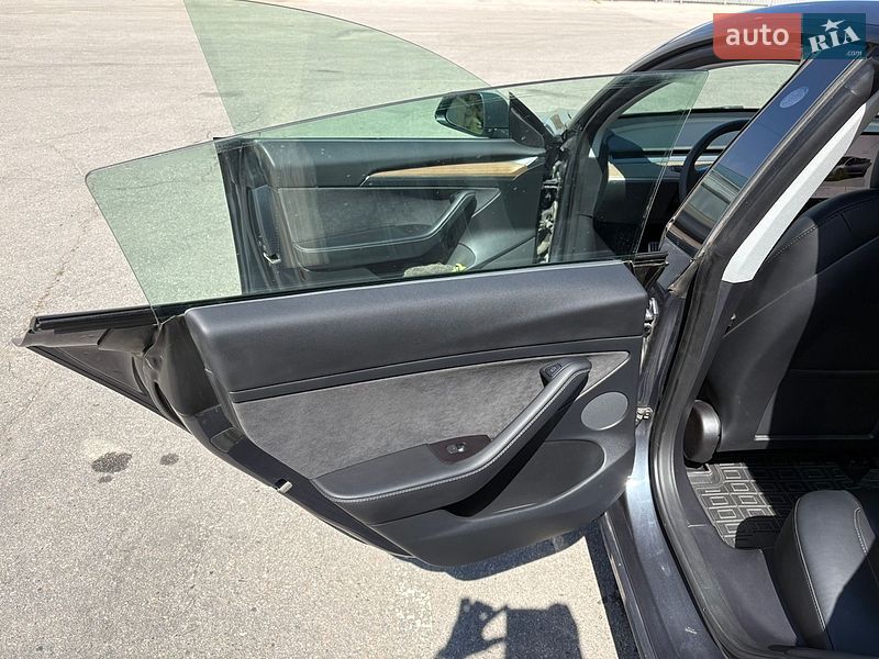 Седан Tesla Model 3 2022 в Кропивницком