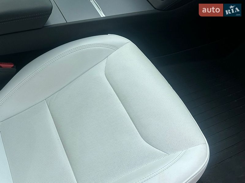 Седан Tesla Model 3 2025 в Харкові
