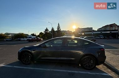 Седан Tesla Model 3 2022 в Львове