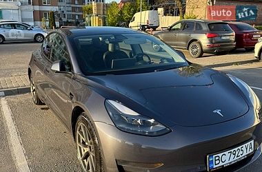 Седан Tesla Model 3 2022 в Львове