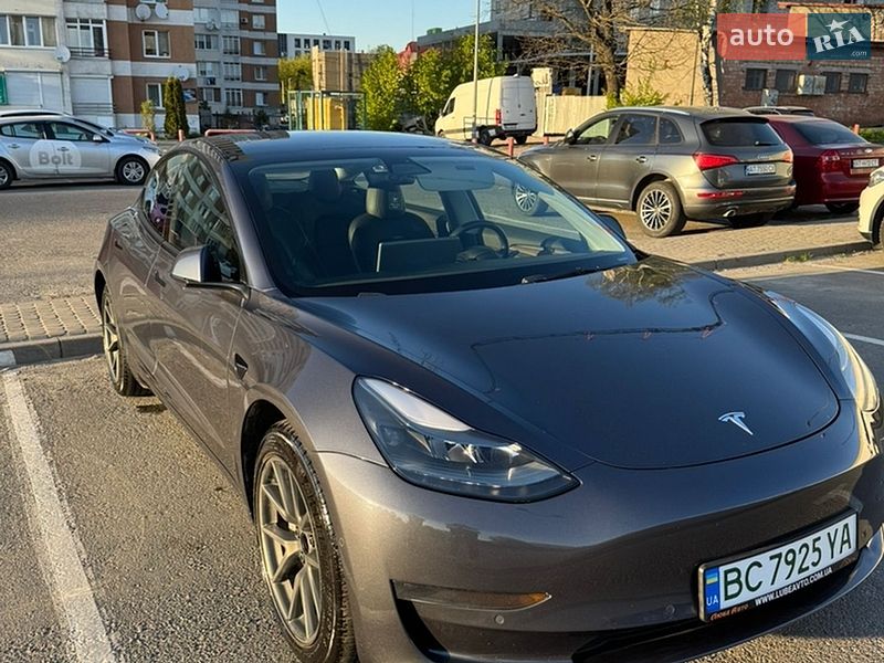 Седан Tesla Model 3 2022 в Львове