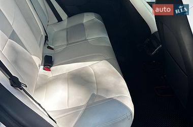 Седан Tesla Model 3 2020 в Кам'янському