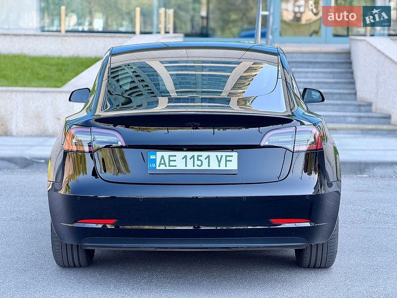 Седан Tesla Model 3 2019 в Дніпрі