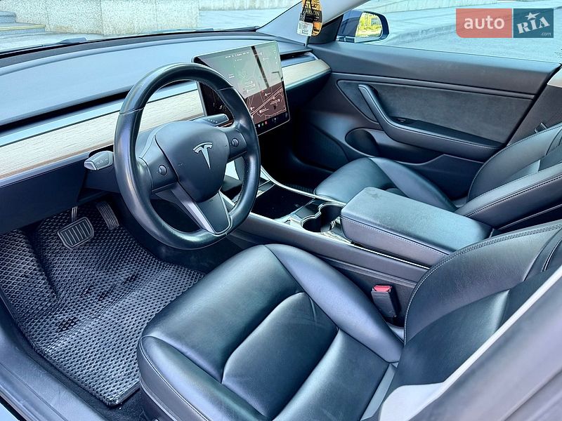 Седан Tesla Model 3 2019 в Дніпрі