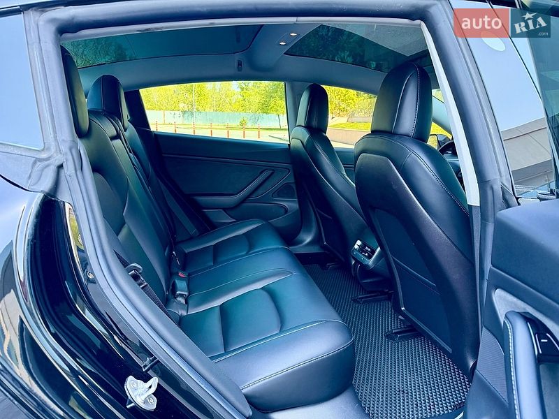 Седан Tesla Model 3 2019 в Дніпрі