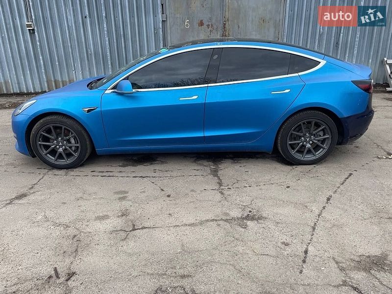 Седан Tesla Model 3 2018 в Киеве