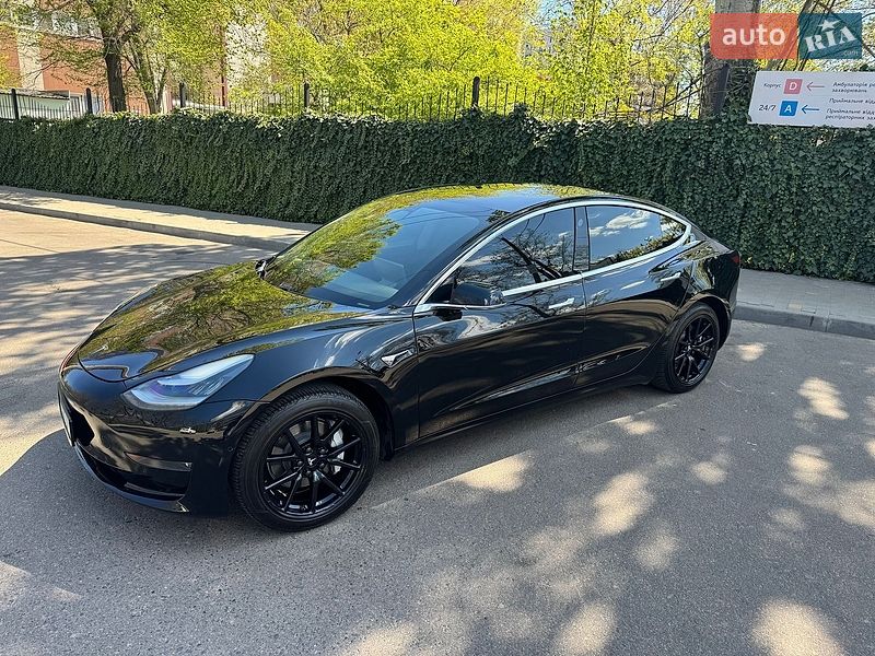Седан Tesla Model 3 2019 в Одессе