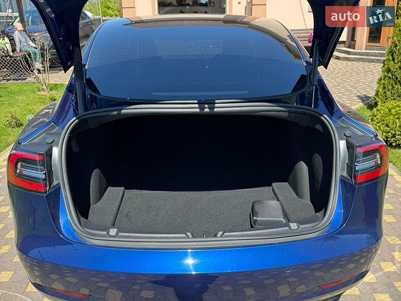 Седан Tesla Model 3 2022 в Ивано-Франковске