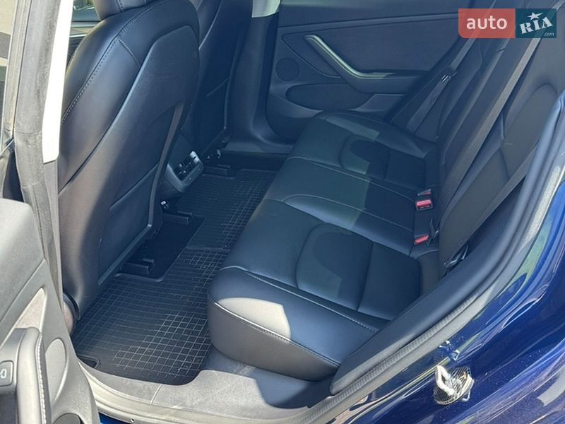 Седан Tesla Model 3 2022 в Ивано-Франковске