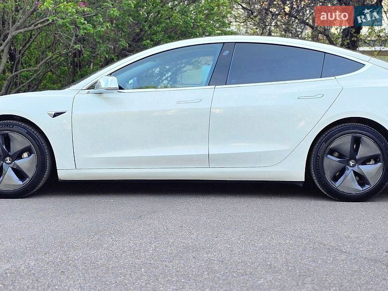 Седан Tesla Model 3 2020 в Черкассах