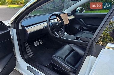 Седан Tesla Model 3 2020 в Черкассах