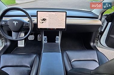 Седан Tesla Model 3 2020 в Черкассах