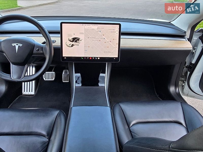Седан Tesla Model 3 2020 в Черкассах