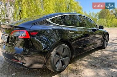 Седан Tesla Model 3 2018 в Ровно