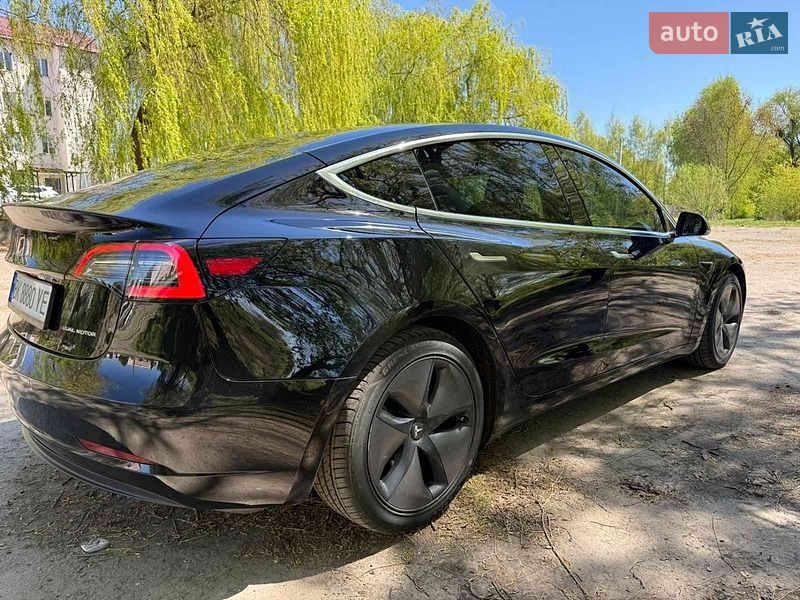 Седан Tesla Model 3 2018 в Ровно