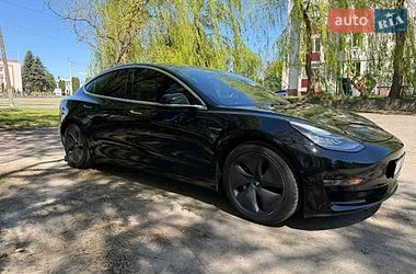 Седан Tesla Model 3 2018 в Ровно