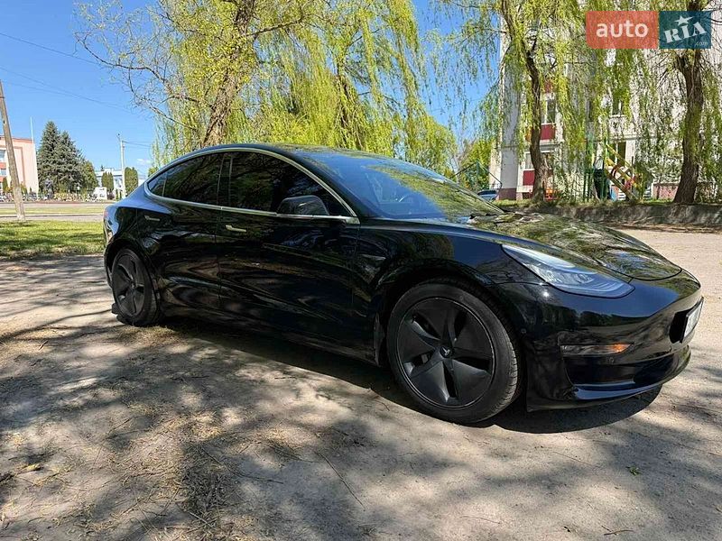Седан Tesla Model 3 2018 в Ровно