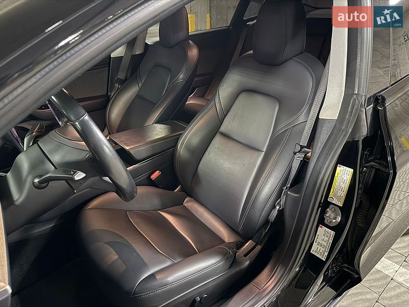 Седан Tesla Model 3 2018 в Тернополе
