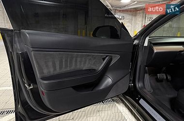 Седан Tesla Model 3 2018 в Тернополе