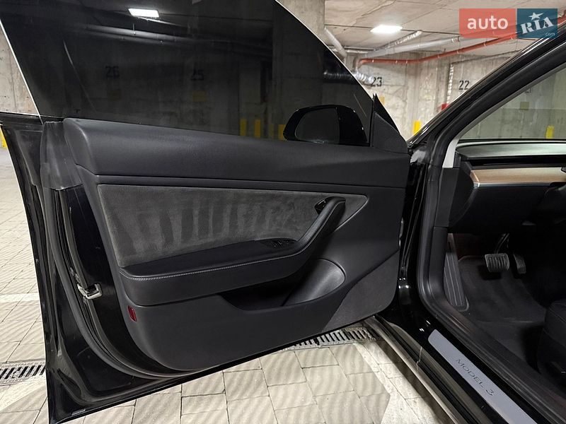 Седан Tesla Model 3 2018 в Тернополе