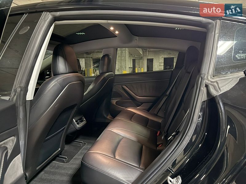Седан Tesla Model 3 2018 в Тернополе
