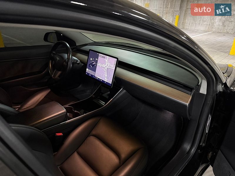 Седан Tesla Model 3 2018 в Тернополе