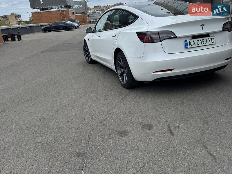 Седан Tesla Model 3 2022 в Киеве