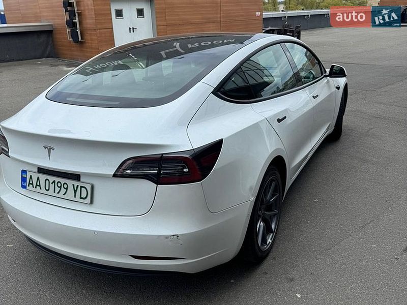 Седан Tesla Model 3 2022 в Киеве