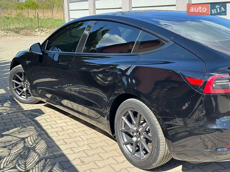 Седан Tesla Model 3 2023 в Калуше