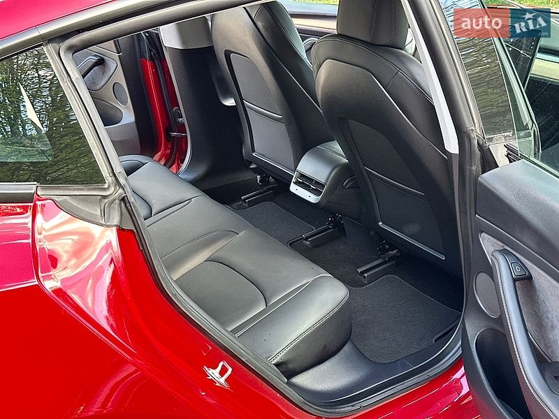 Седан Tesla Model 3 2021 в Золочеве
