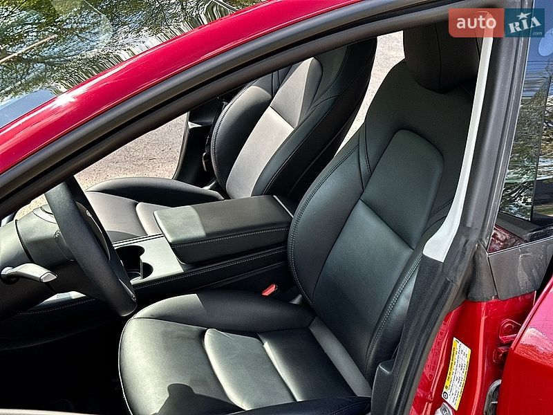Седан Tesla Model 3 2021 в Золочеве