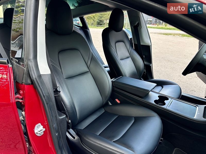 Седан Tesla Model 3 2021 в Золочеве