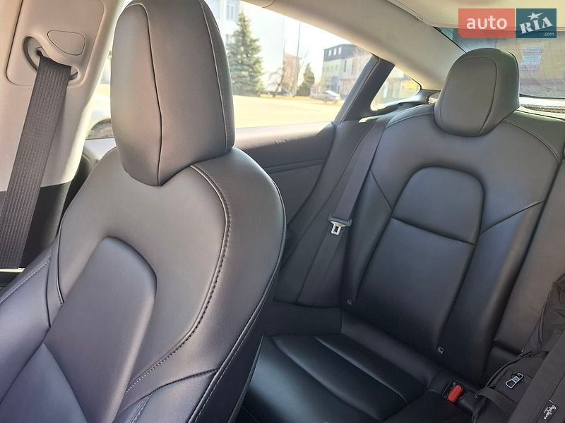 Седан Tesla Model 3 2019 в Киеве