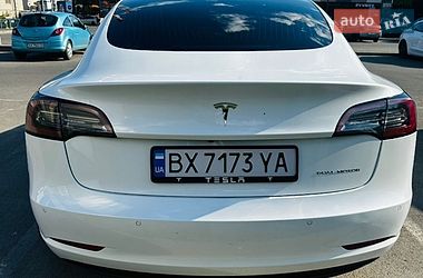 Седан Tesla Model 3 2019 в Киеве