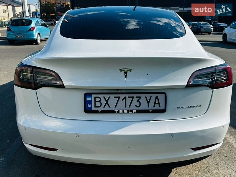 Седан Tesla Model 3 2019 в Киеве