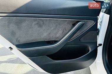 Седан Tesla Model 3 2019 в Киеве