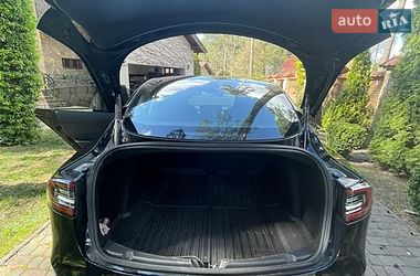 Седан Tesla Model 3 2023 в Львові