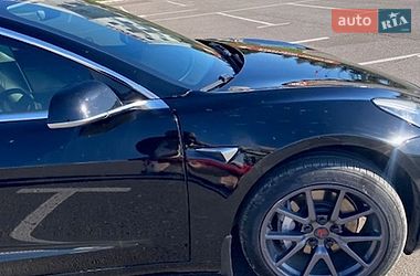 Седан Tesla Model 3 2019 в Львове