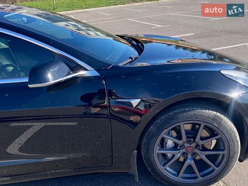 Седан Tesla Model 3 2019 в Львове
