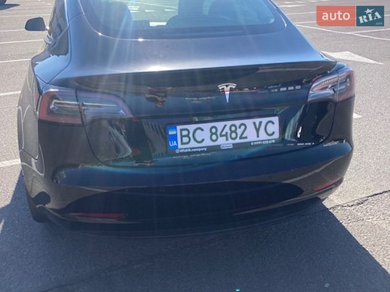 Седан Tesla Model 3 2019 в Львове