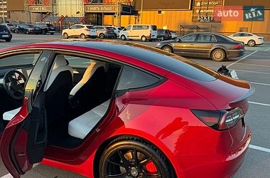 Седан Tesla Model 3 2022 в Киеве