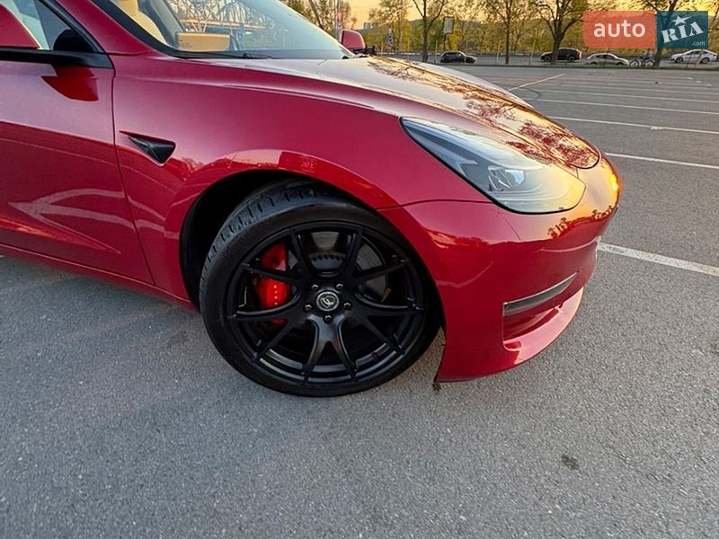 Седан Tesla Model 3 2022 в Киеве