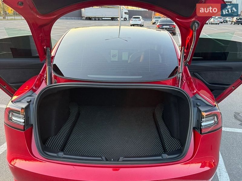 Седан Tesla Model 3 2022 в Киеве